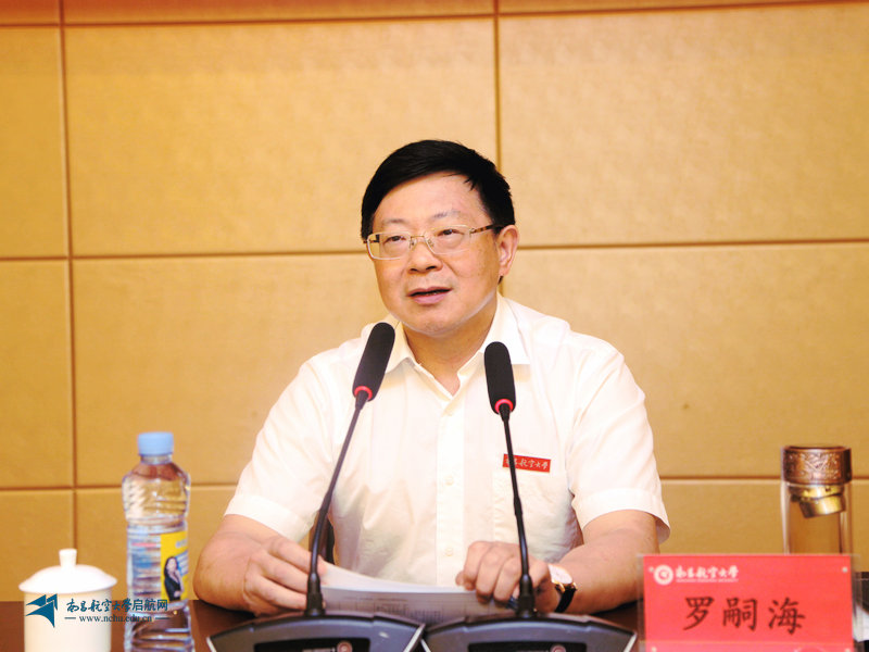 副校长罗旭彪作报告副校长熊震宇作报告副校长何兴道作报告校党委常委