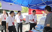 校领导深入迎新现场看望新生