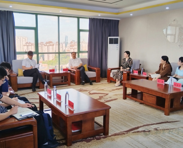 南昌市城市规划设计研究总院集团有限公司党委副书记、总经理徐勇清一行来校调研